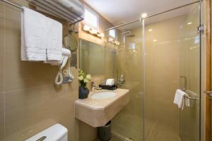 Koupelna v ubytování Hanoi Paon Hotel & Spa