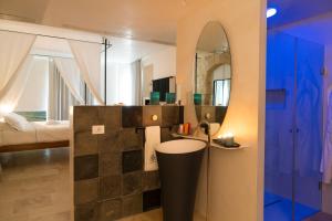 Letto o letti in una camera di Antico Mondo Rooms & Suites