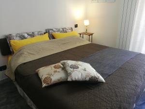 a bedroom with a large bed with two pillows on it at Casa vacanze Carrara in Carrara