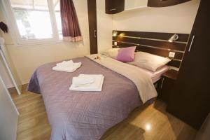 Postel nebo postele na pokoji v ubytování Mobile homes Marita