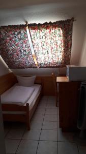 Ein Bett oder Betten in einem Zimmer der Unterkunft Hotel Restaurant Anna