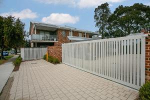 Gallery image of Tranquil Tree Views 2 Bedroom 2 Bathroom Apartment in Perth