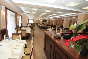 A restaurant or other place to eat at Olymp Hotel