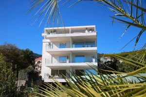 Balkón alebo terasa v ubytovaní New apartment with swimming pool near the beach