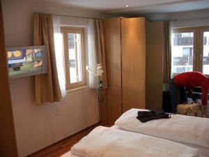 Ένα ή περισσότερα κρεβάτια σε δωμάτιο στο Hotel Stülzis