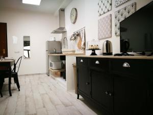 Kuchyň nebo kuchyňský kout v ubytování Amelia Apts & Rooms
