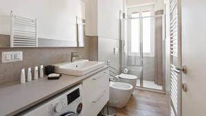 A bathroom at Italianway - Largo Allegri 4