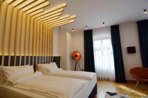 Ένα ή περισσότερα κρεβάτια σε δωμάτιο στο Kleines Hotel