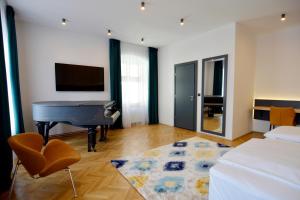 Μια τηλεόραση ή/και κέντρο ψυχαγωγίας στο Kleines Hotel +52 φωτογραφίες
