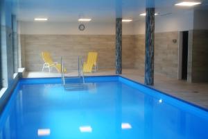 Bazén v ubytování In der Büre B nebo v jeho okolí