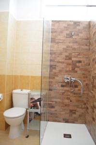 Phòng tắm tại Apartament Piramide Complex Alicante Beach