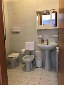 a bathroom with a toilet and a sink at House Joseph in Ravello