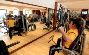 The fitness centre and/or fitness facilities at Olymp Hotel