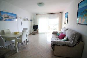 A television and/or entertainment centre at Global Immo 3213 Horizonte Azul