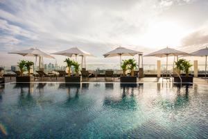 Swimmingpoolen hos eller tæt på The Canvas Dubai - MGallery Hotel Collection