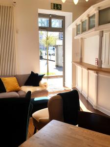 a living room with a couch and a table at Apartments Harmsstraße 13 in Kiel