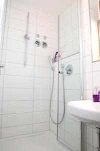 a bathroom with a shower and a sink at Easy Stay Apartment in Oberboihingen