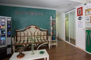 a living room with a bench in a room at Hostal Gaudi Cuenca in Cuenca