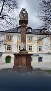 a fountain in front of a building with a building at Feine Herbergen Maria Magdelena in Bad Aussee