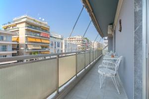 Balcony o terrace sa Lovely Apartment in Athens