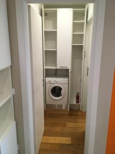 a laundry room with a washer and dryer in a closet at Cooper Apartment in Genoa