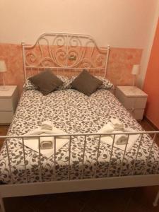 מיטה או מיטות בחדר ב-A Casa Di Tina