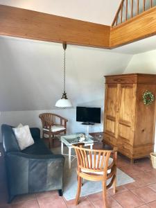 a living room with a couch and a table at "Bootsmannskammer" by Ferienhaus Strandgut in Born