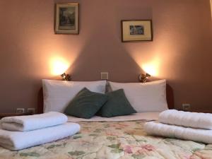A bed or beds in a room at Mikro Katafygio