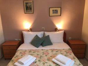 A bed or beds in a room at Mikro Katafygio