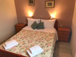 A bed or beds in a room at Mikro Katafygio