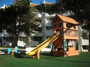 Ο χώρος παιχνιδιού για παιδιά στο Apartamentos Complejo Eurhostal