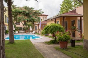 a house with a swimming pool in a yard at Holiday Village Interpark in Kranevo