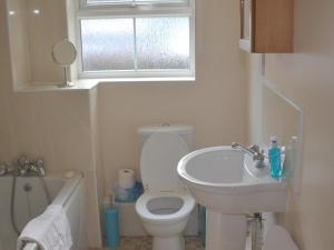 Stay In | Durham CLS Highfield Apartments tesisinde bir banyo