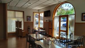 a dining room with tables and chairs in a restaurant at Hotel Plaza in Cangas de Onís