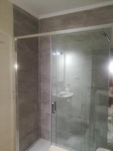 Ванная комната в Aloka rooms Sopela