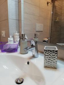 A bathroom at Appartamento Le Magnolie 2
