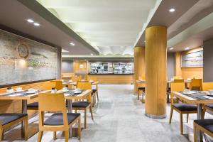 Reštaurácia alebo iné gastronomické zariadenie v ubytovaní Acta Atrium Palace