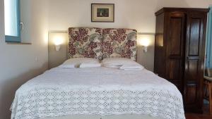 A bed or beds in a room at Villa Patmos Netia