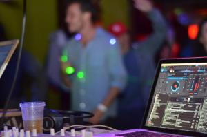 a laptop computer sitting on top of a table at Aquario Pousada Hostel - Night Club in Abraão