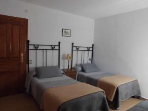 a room with two beds in a room at El Molino in Arenas de Cabrales