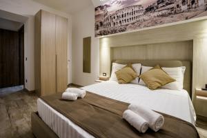 A bed or beds in a room at Noemi's rooms Guest House