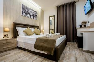 A bed or beds in a room at Noemi's rooms Guest House