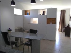 a kitchen with a table and chairs in a room at Pasco 1847 Apartamento5 A in Rosario