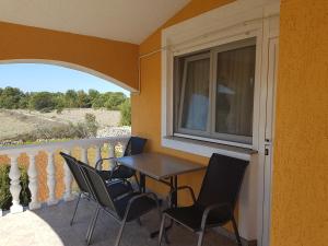 Balkón nebo terasa v ubytování Apartmani Anna