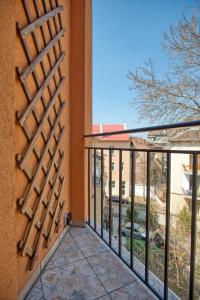 Balkón nebo terasa v ubytování Apartment Audrey by SofiaSpot - central, metro to airport