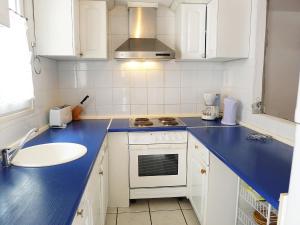 Kuchyňa alebo kuchynka v ubytovaní Holiday Home Currican by Interhome