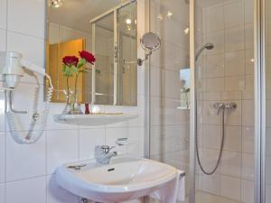 Koupelna v ubytování Hotel Garni Vier Jahreszeiten