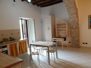 Kuchyň nebo kuchyňský kout v ubytování B&B "il Vicoletto" + 28 fotografií