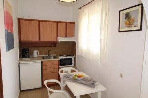 Kuchyň nebo kuchyňský kout v ubytování House Dimitri Agios Georgios Pagoi Corfu