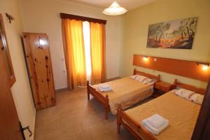 Postel nebo postele na pokoji v ubytování House Dimitri Agios Georgios Pagoi Corfu